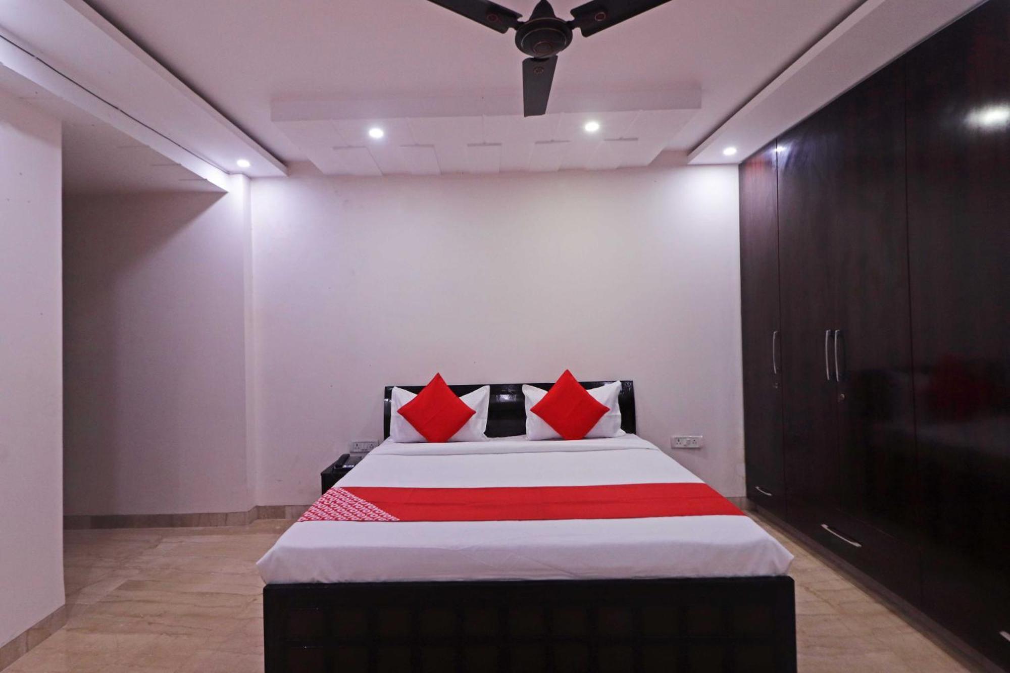 Hotel O Pari Residency 3*